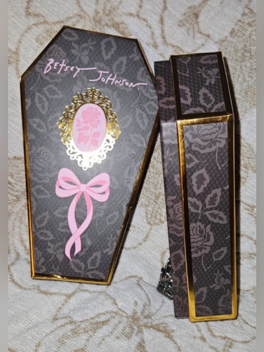 BETSEY JOHNSON Halloween Butterfly-Covered Skull Bag Charm Keychain
TikTok NWT - Picture 3 of 4